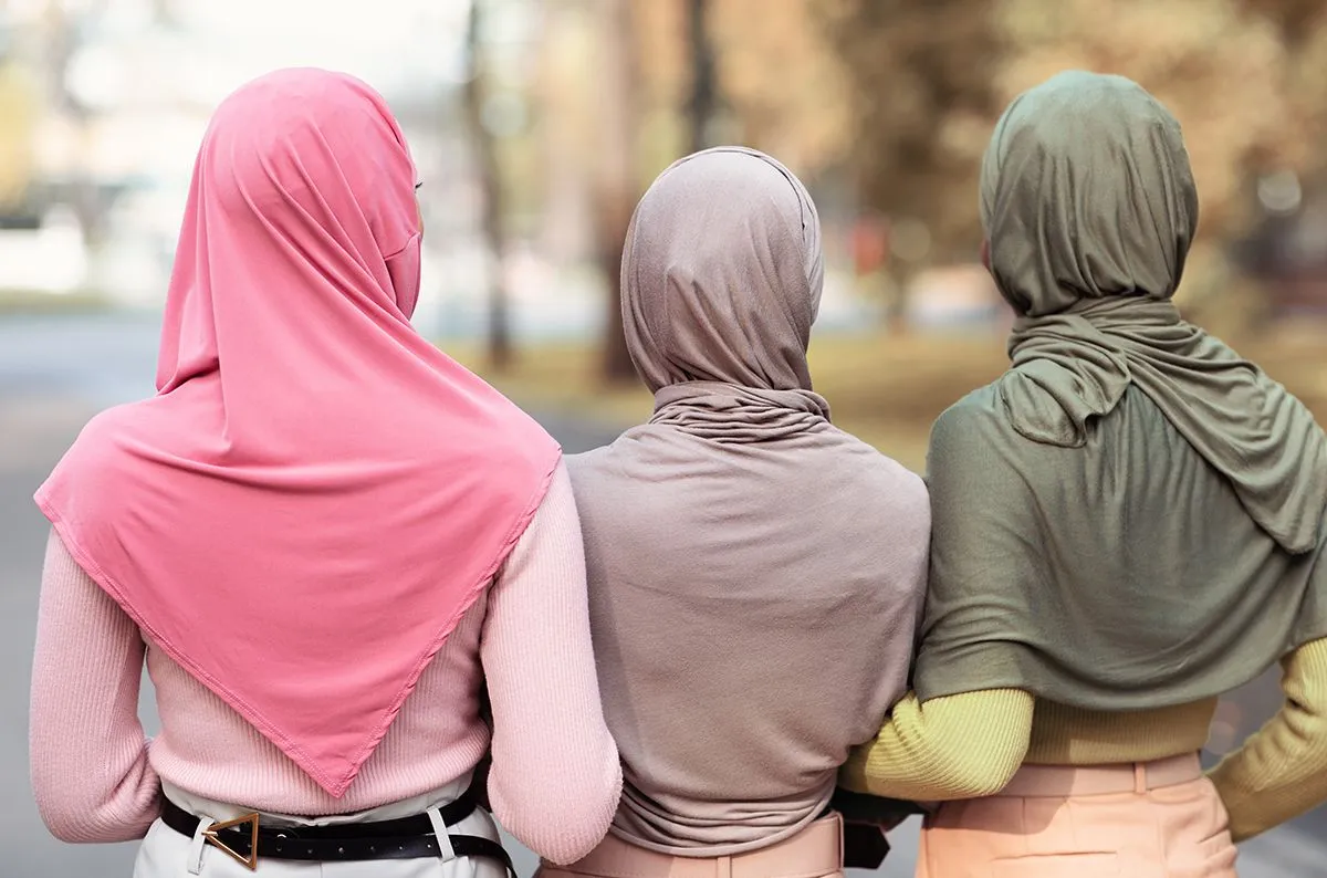 Three,Unrecognizable,Muslim,Ladies,In,Traditional,Hijab,Headscarf,Walking,Back