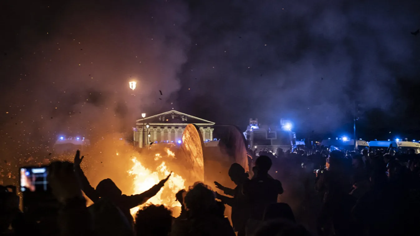 A franciák több, mint kétharmada új kormányt akar