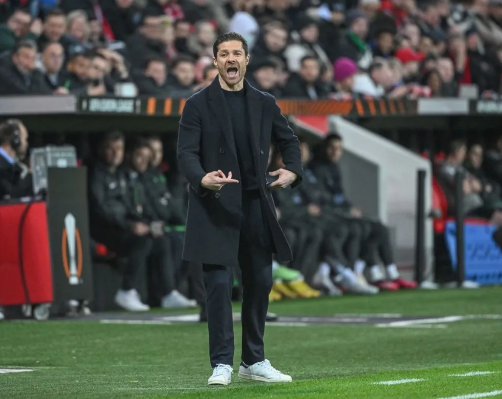 Xabi Alonsónak vissza kell fognia magát a Fradi ellen a Puskás Arénában, ha meg akarja úszni az eltiltást