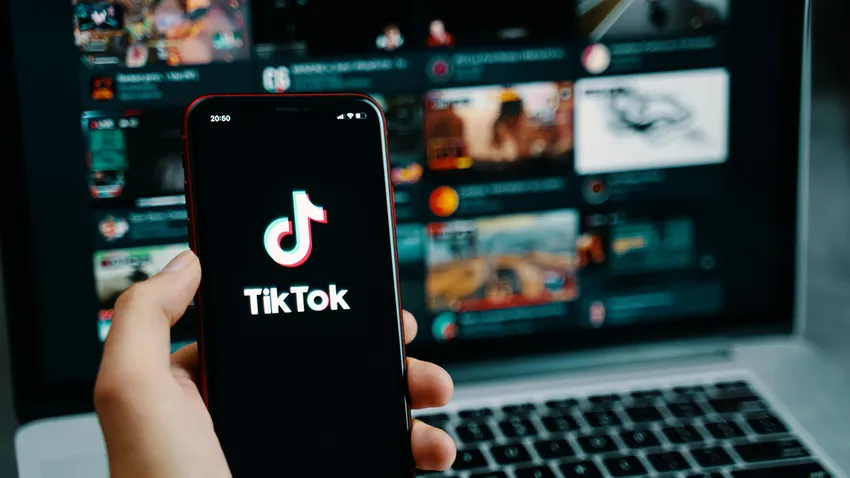 Időkorlátot vezet be a TikTok a kiskorúak számára