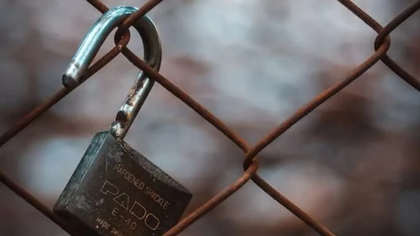 Száműznék Ceglédről a két rosszindulatú nyugdíjast