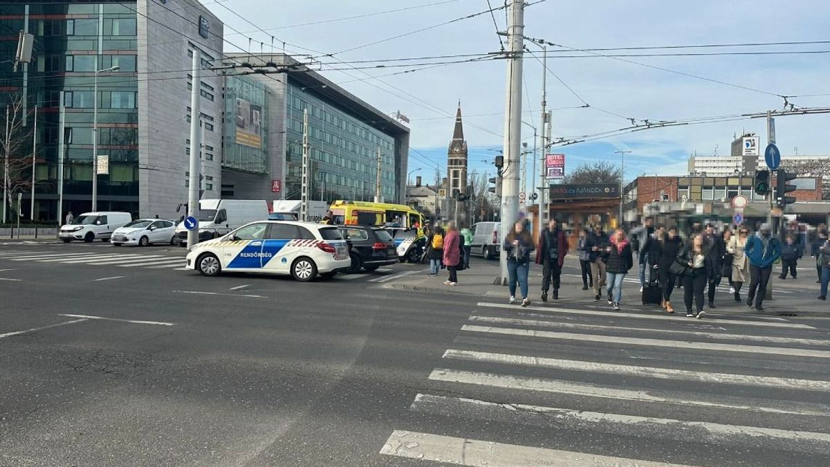 Breaking: tömegbe hajtott egy autó Budapesten - fotók