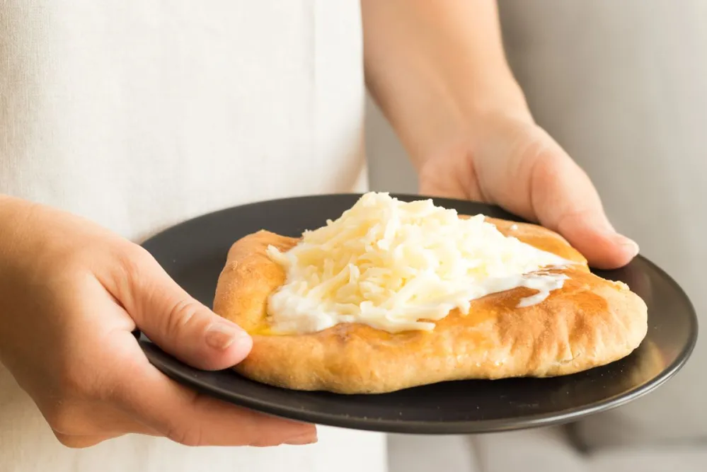 lángos, tejfölös lángos