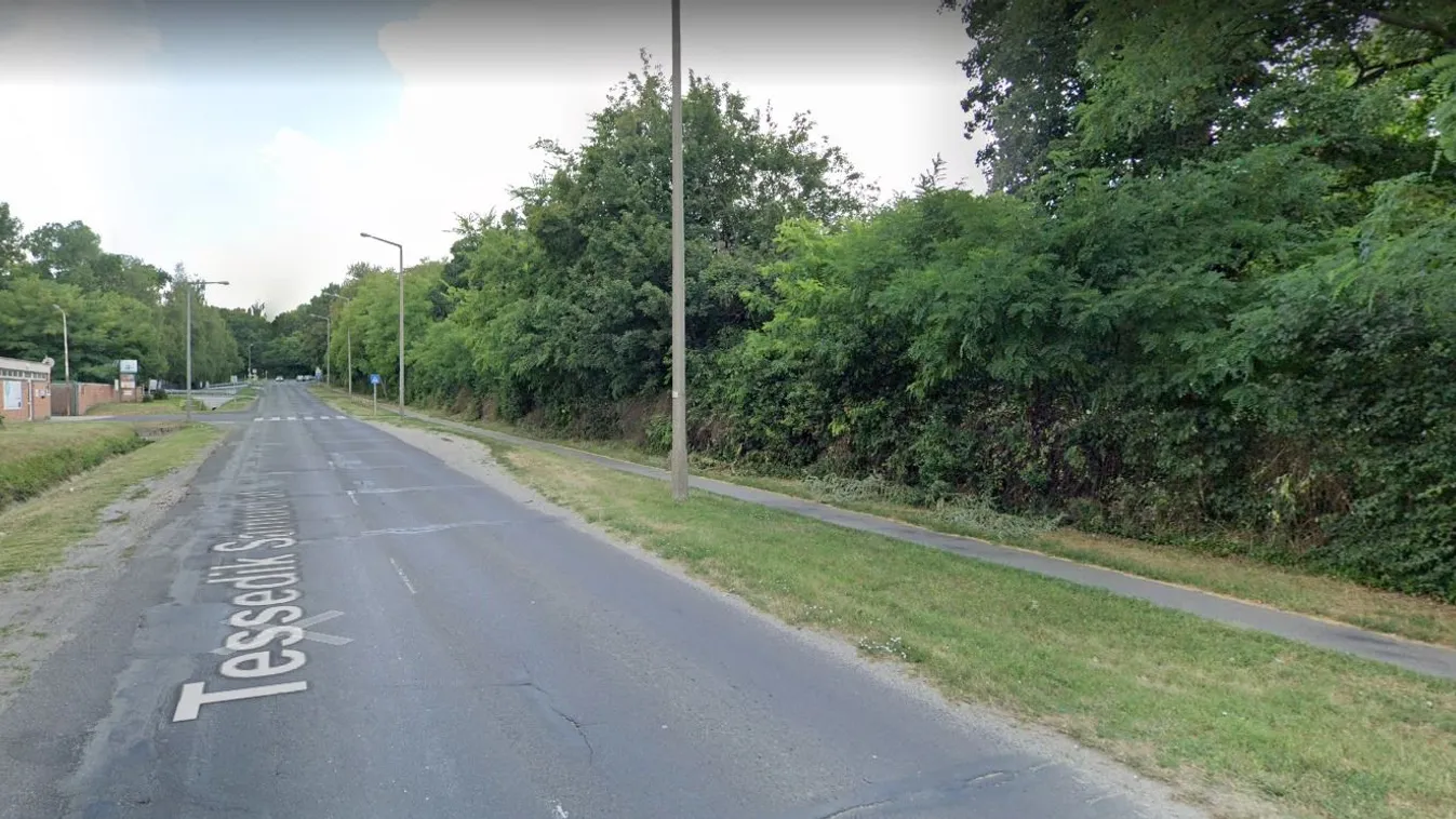 Arcátlanság felsőfokon: autós száguldott a járdán - videó