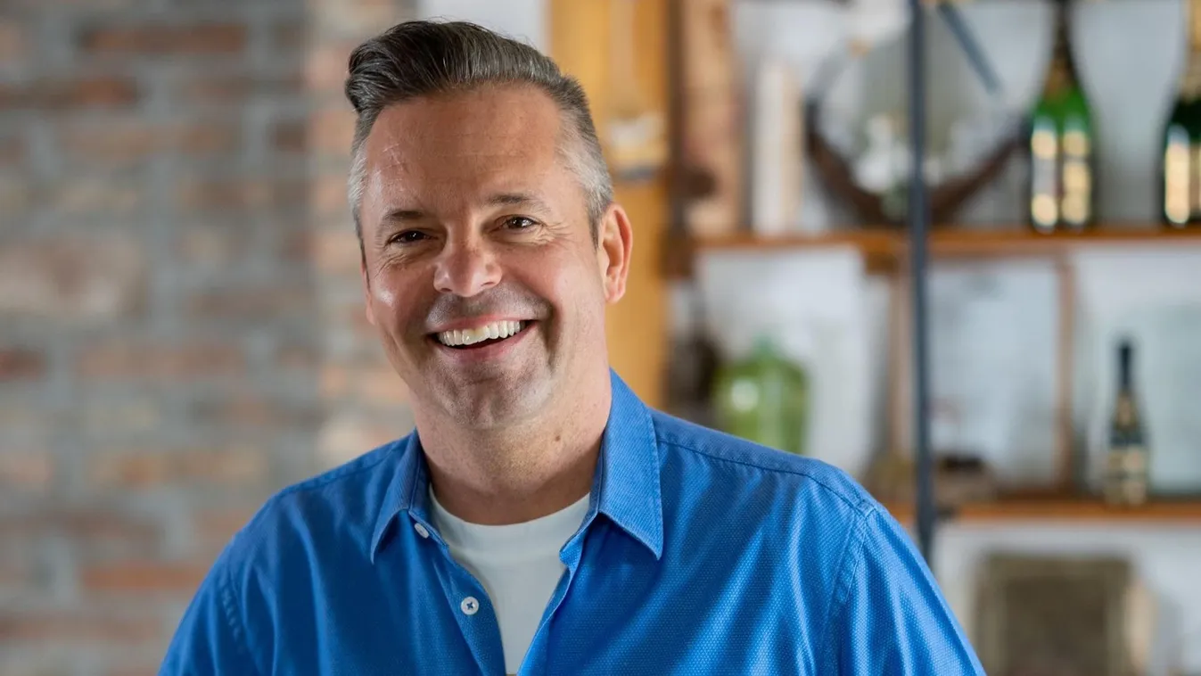 Balesetet szenvedett, így van most a magyar sztárséf