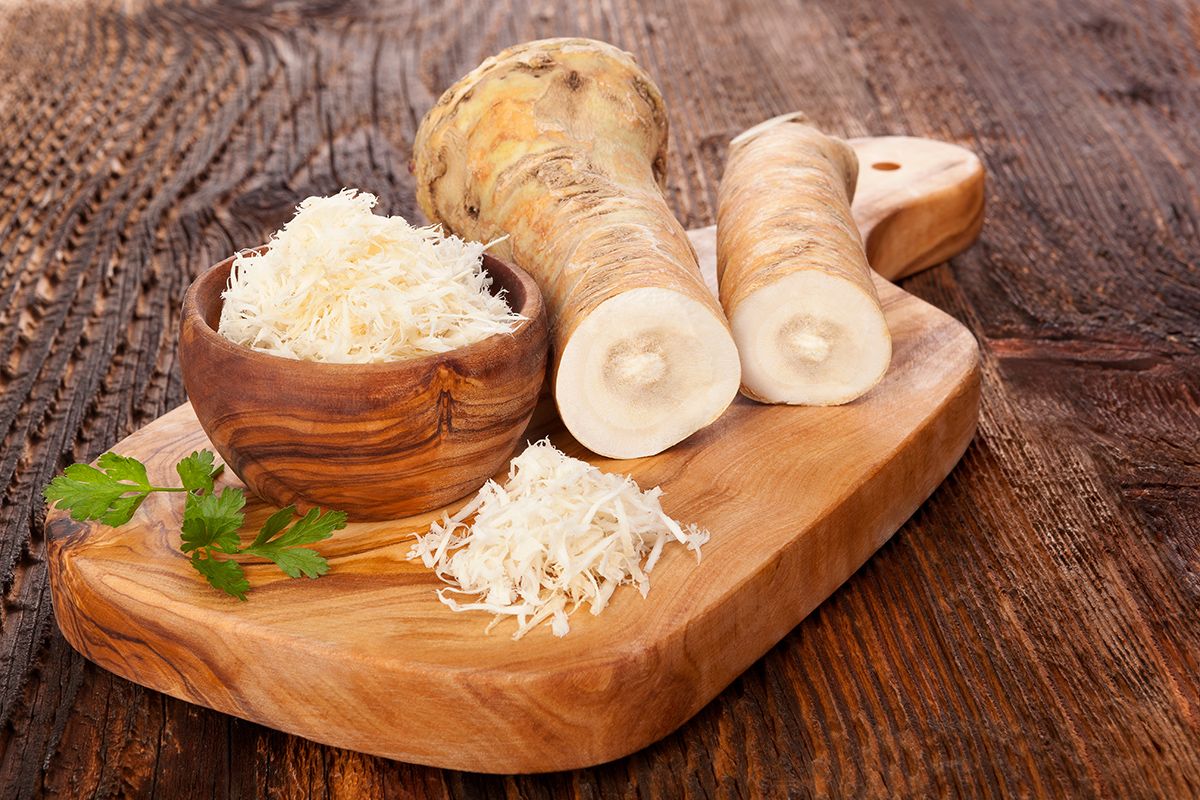 Fresh,And,Grated,Horseradish,In,Wooden,Bowl,With,Parsley,On