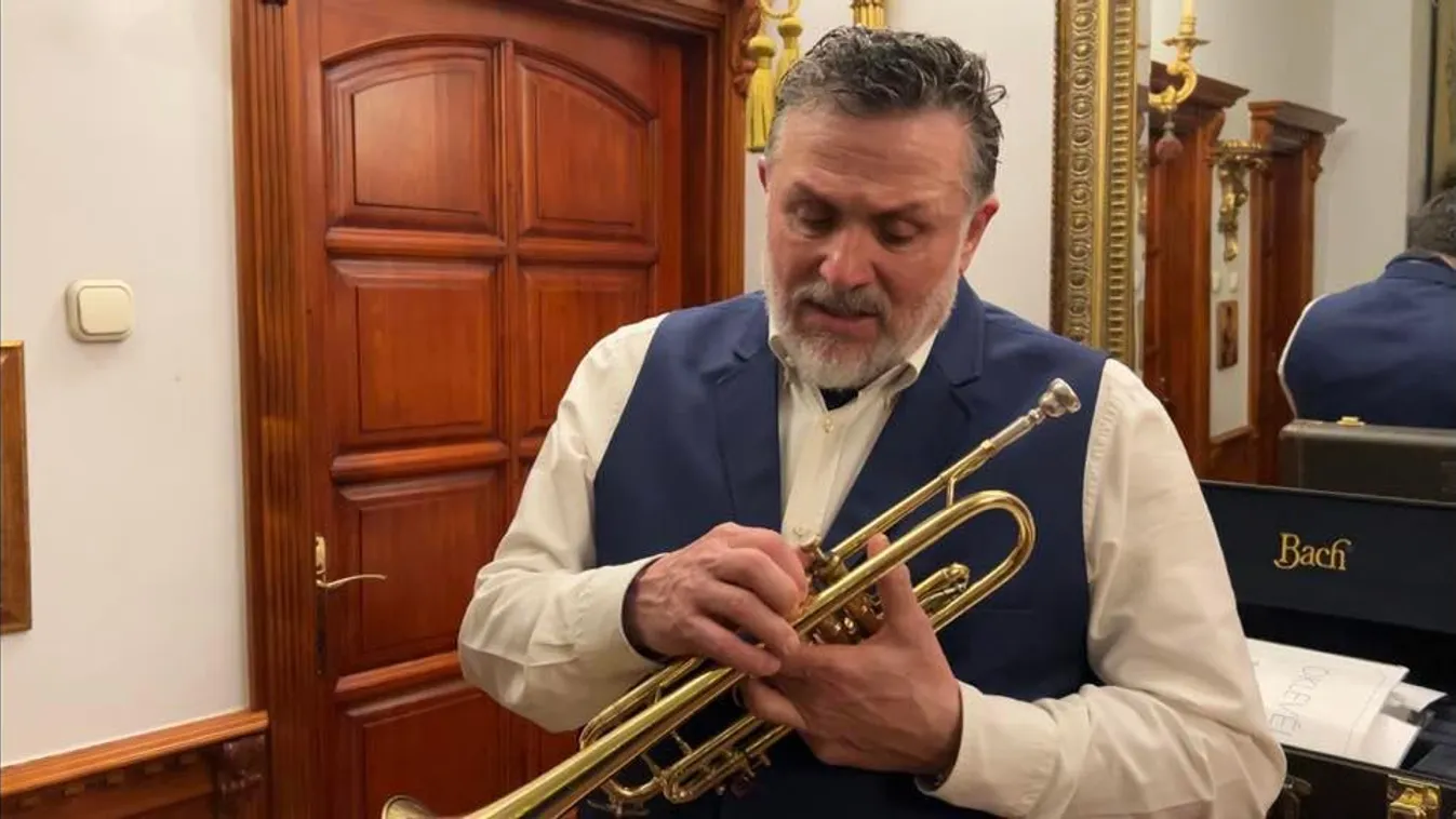 Drámai bejelentést tett fellépésén Galambos Lajos