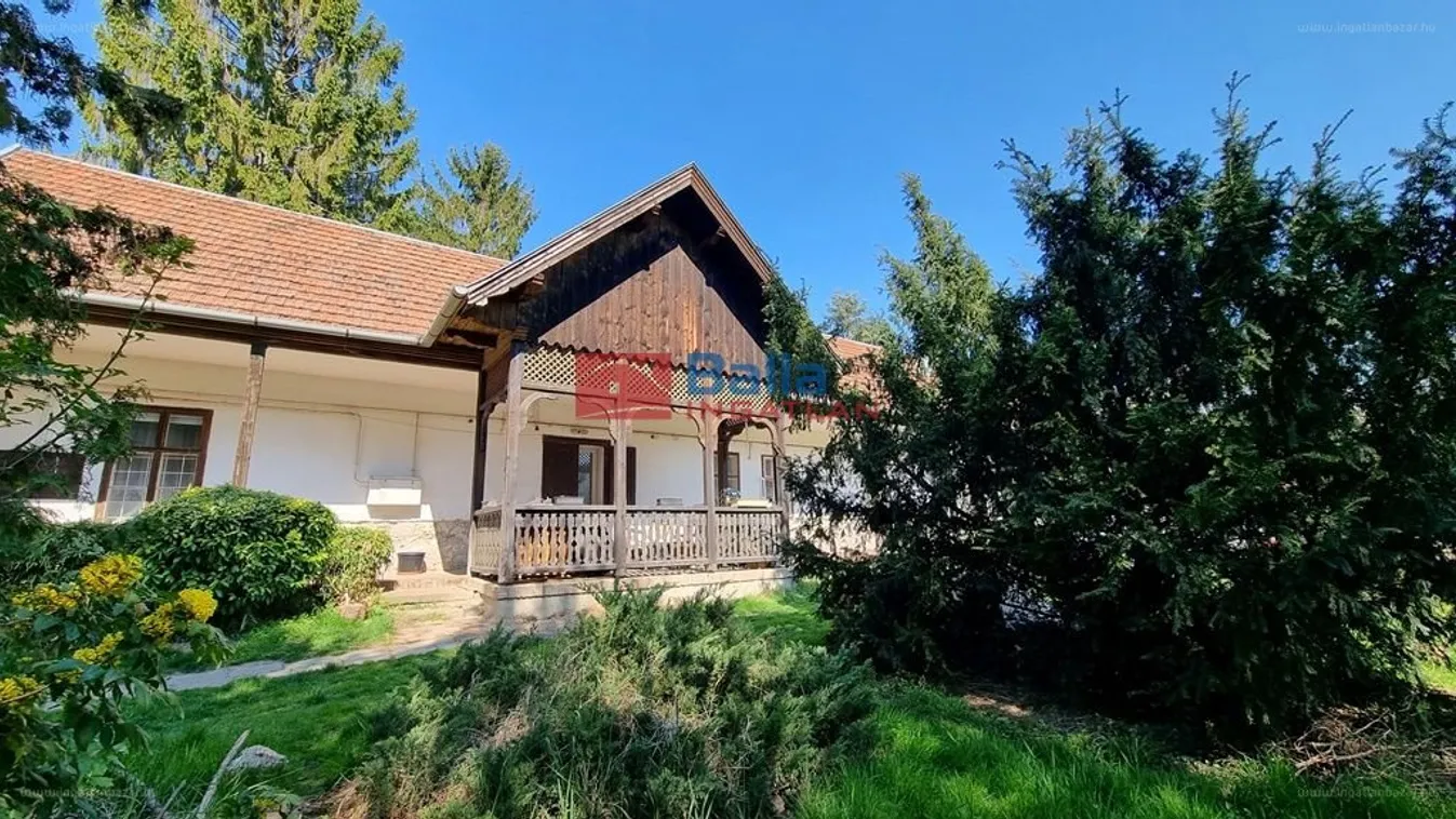 Eladó egy tradicionális sváb ház a Magyar utcában