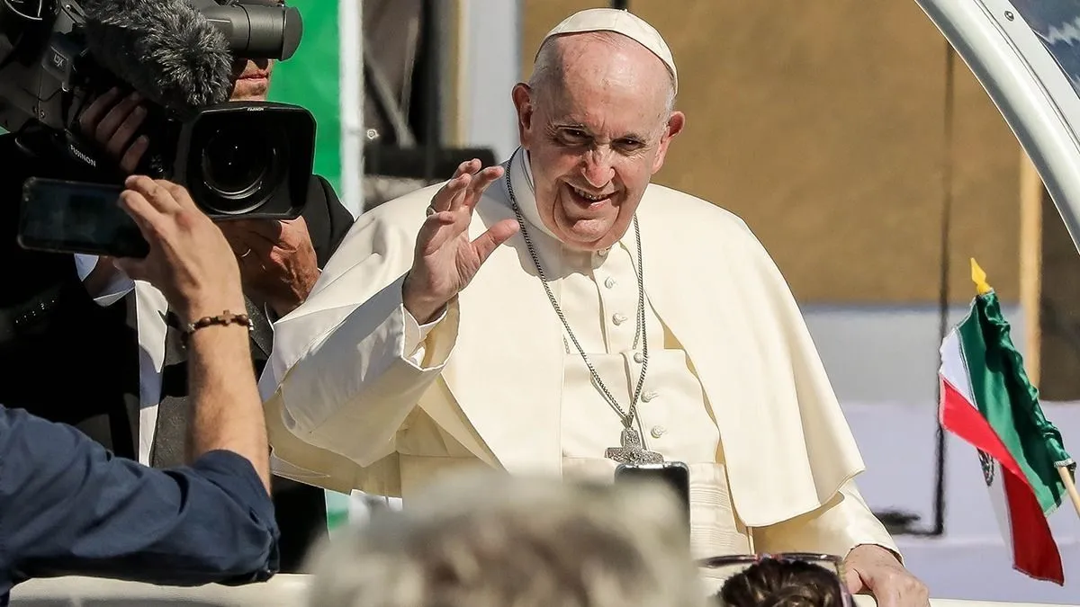 52. Nemzetközi Eucharisztikus Kongresszus.

Képen: a kongresszus záróprogramjaként, Ferenc pápa a Hősök terén