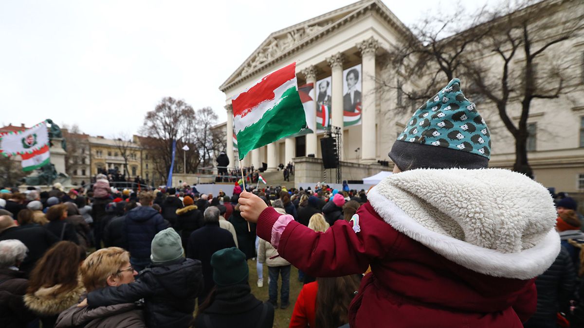 A rossz idő se szegte az ünneplő családok kedvét - Videó!