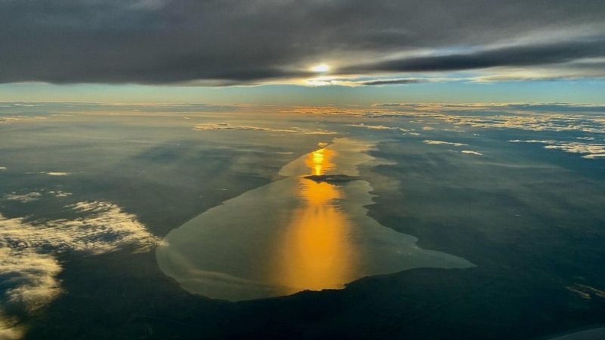 Nyakon csípte az ébredező tavaszt a pilóta: Elképesztő fotó készült a Balatonról