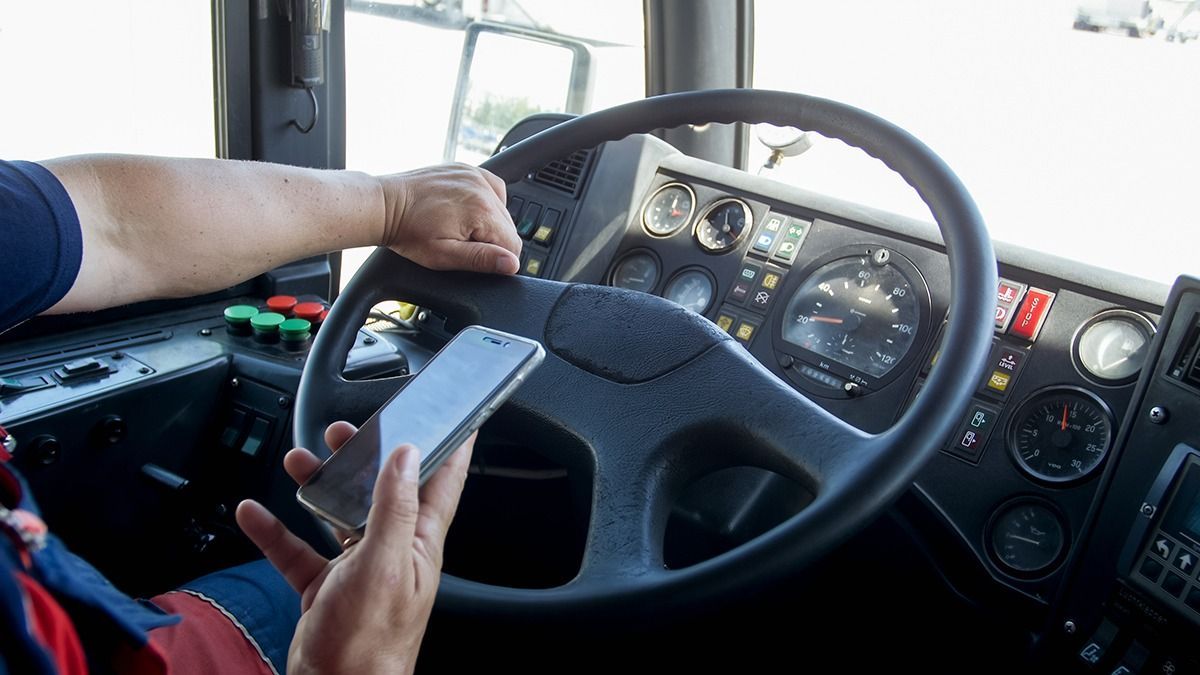 Closeup,Photo,Of,Irresponsible,Man,Typing,Phone,Number,While,Driving