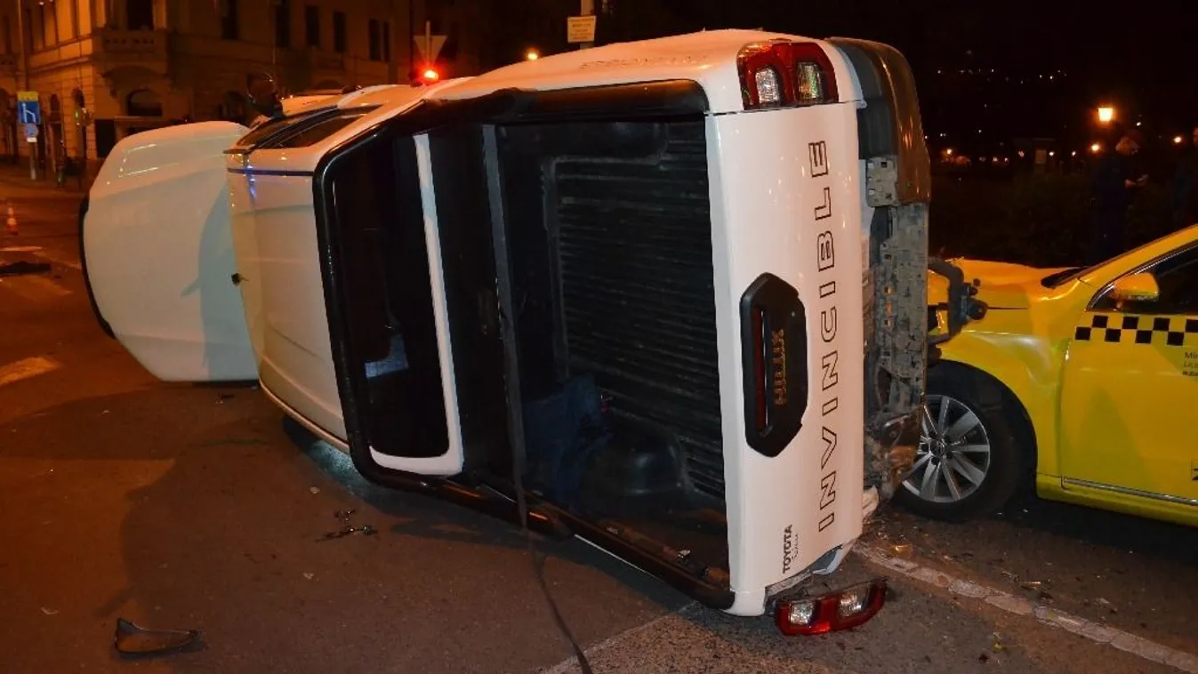 Egy rendszám nélküli terepjáró tört-zúzott a fővárosban