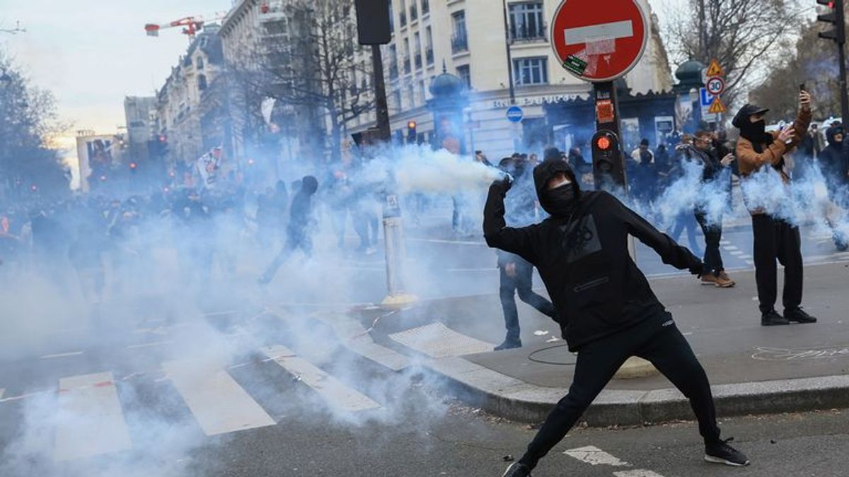 Tovább folytatódnak az erőszakos demonstrációk Franciaországban