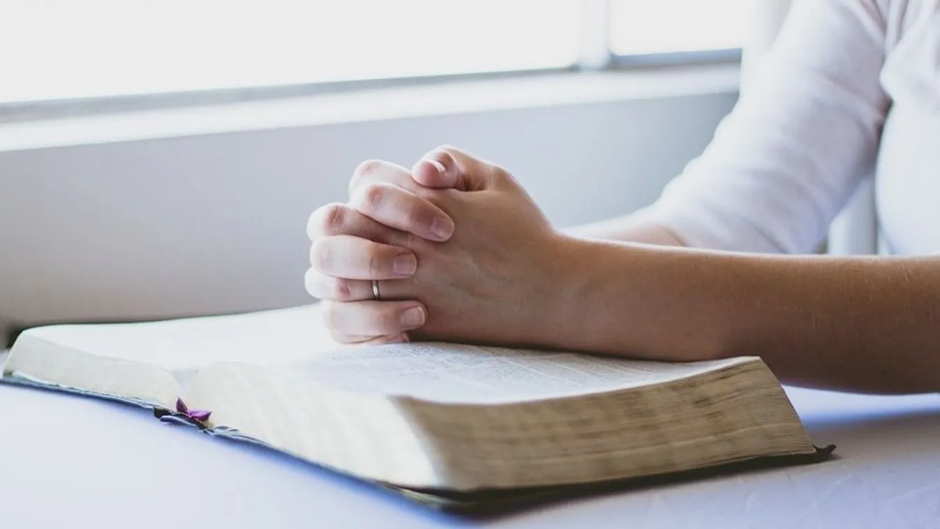 A mátészalkai uszodában agyvérzést kapott Mikinek szorítanak