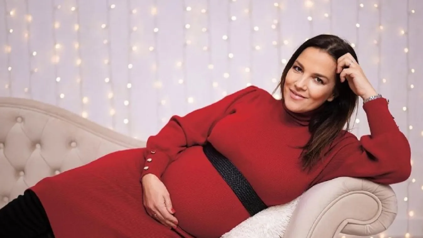 Kislányt hord a szíve alatt a magyar énekesnő