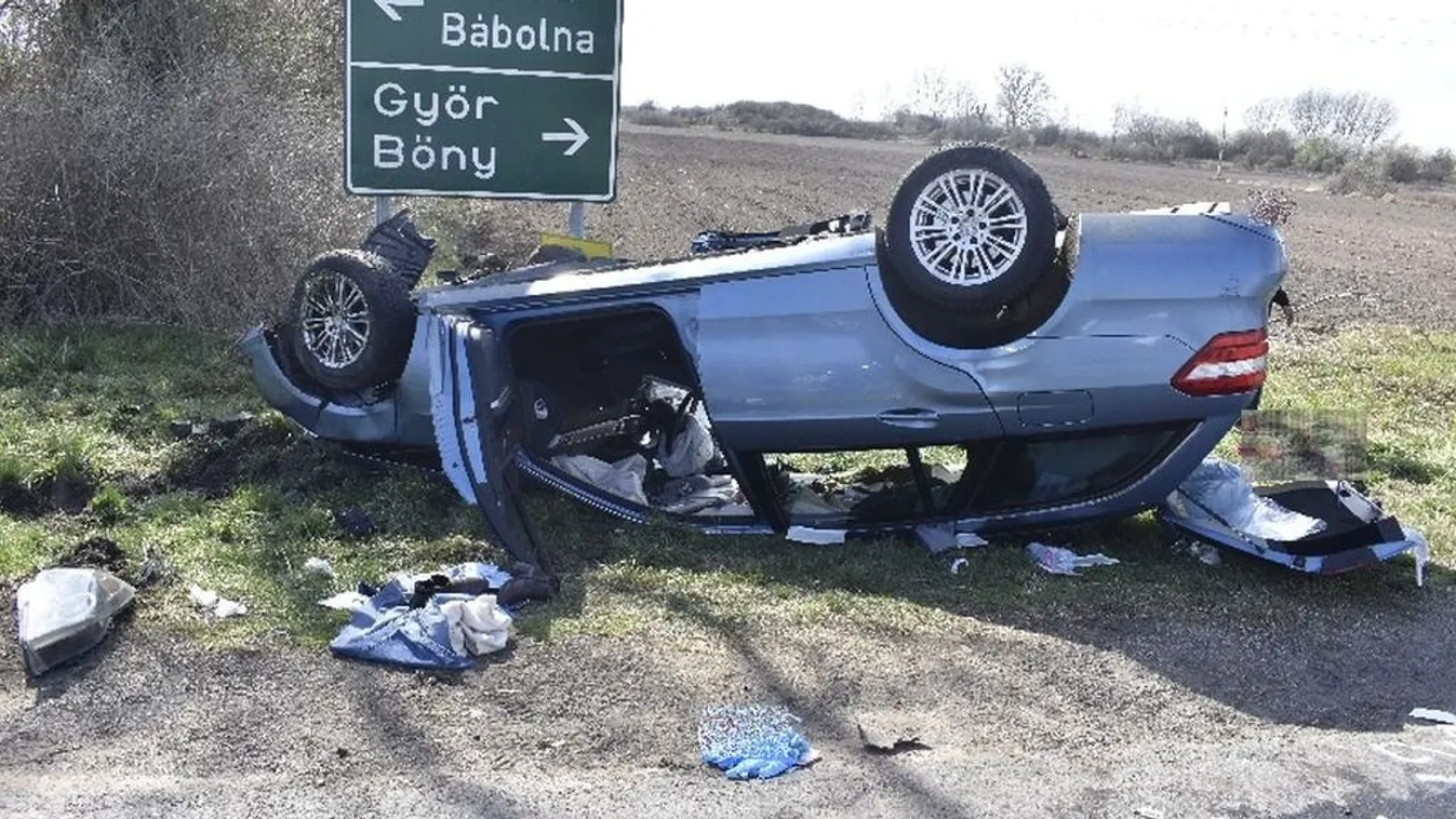 Megérkeztek a fotók: súlyos baleset történt Győr közelében