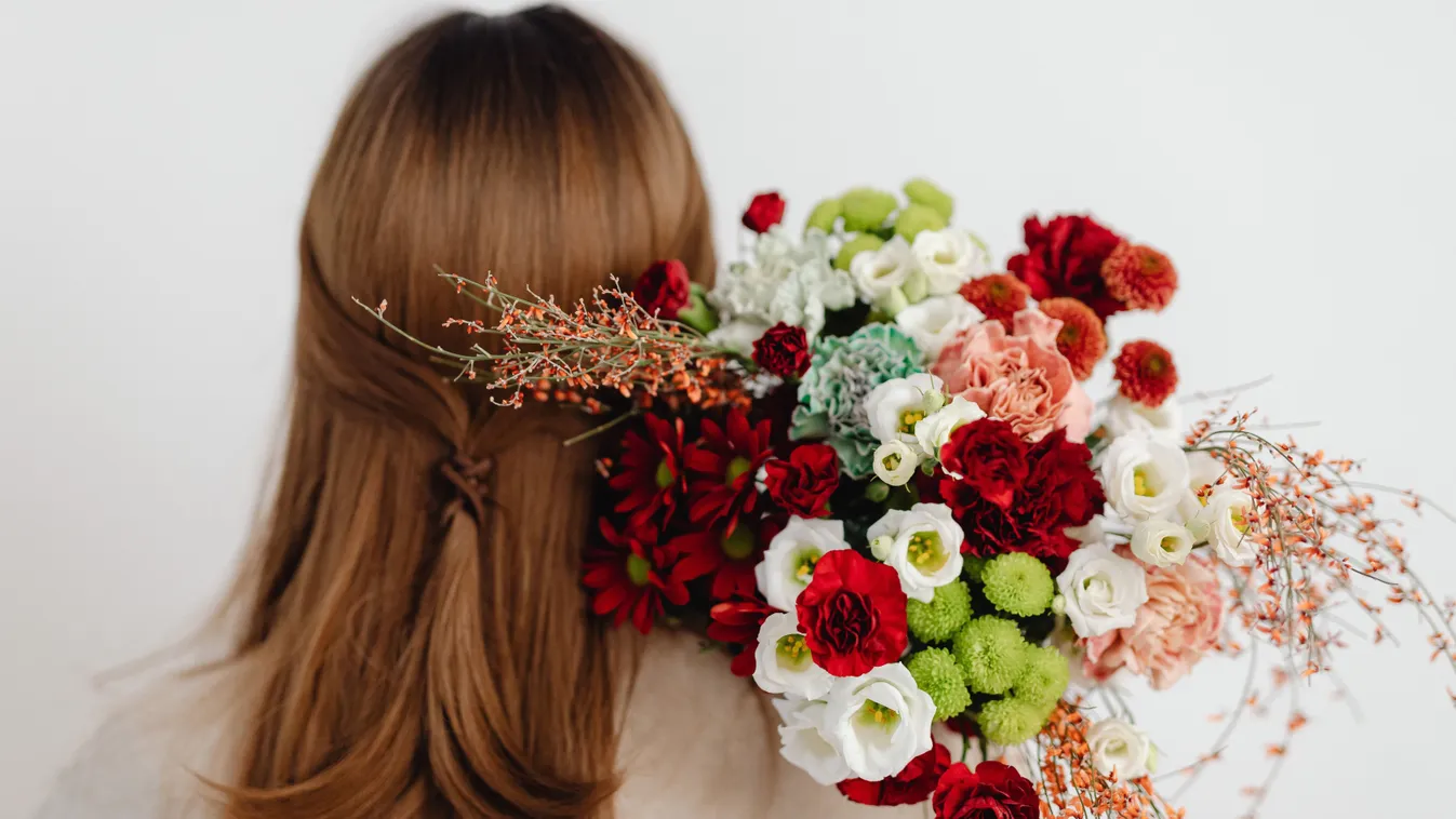 Mivel lepjük meg a párunkat nőnapon? - a ChatGPT segít