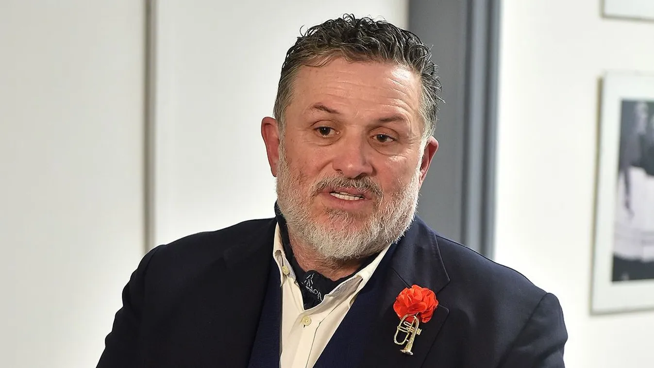 Lajcsi egy jó darabig utoljára állt színpadon