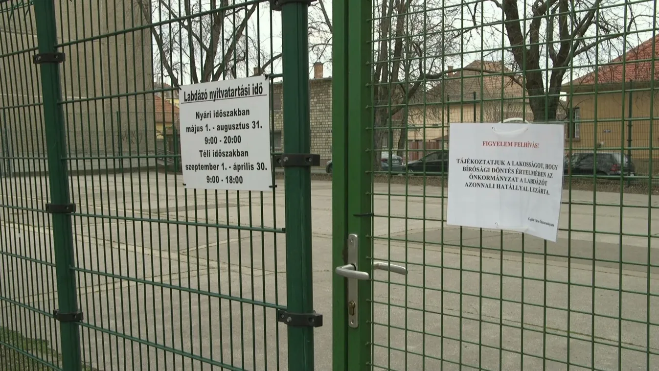 Forrnak az indultok a grund zárató nyugdíjasok körül