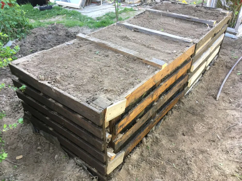 High,Bed,Of,Wooden,Pallets