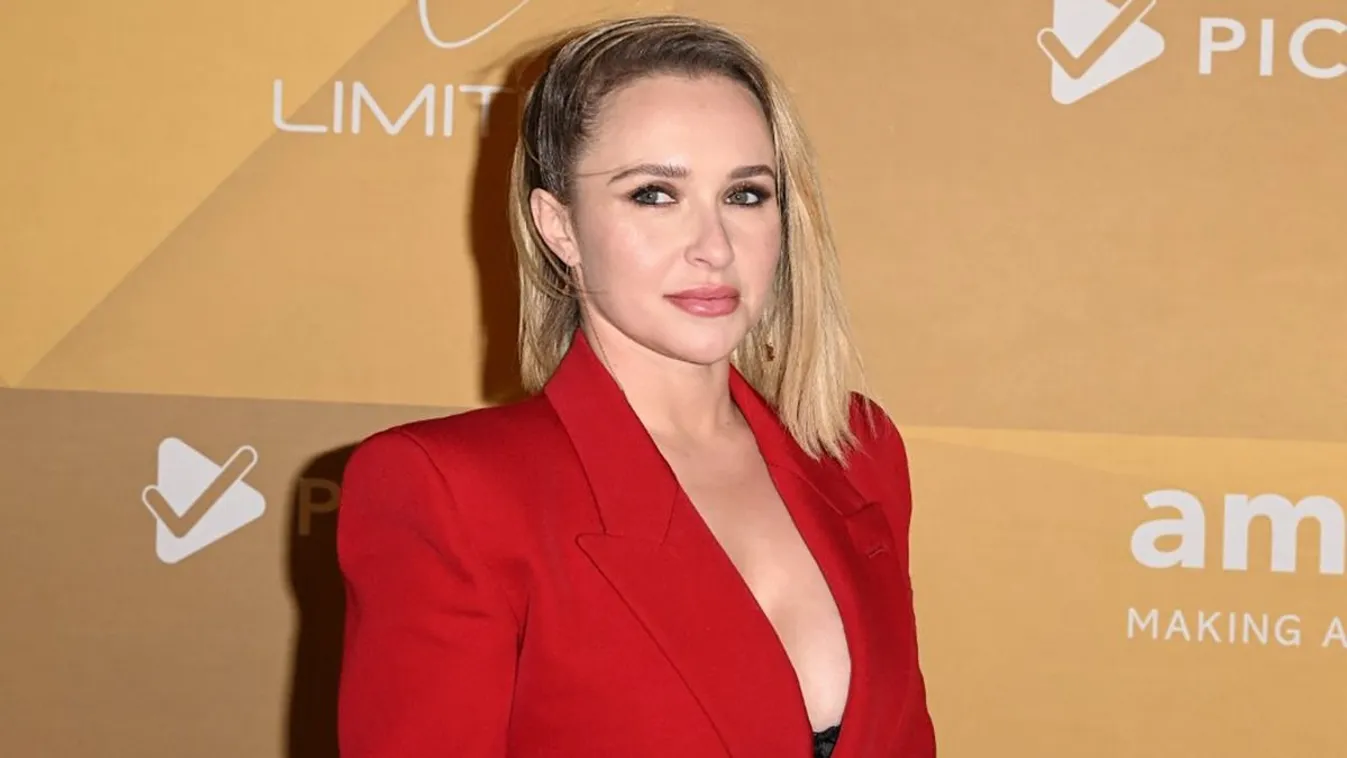 Ezért akarta a szexi színésznő, hogy hozzányúljanak a melléhez