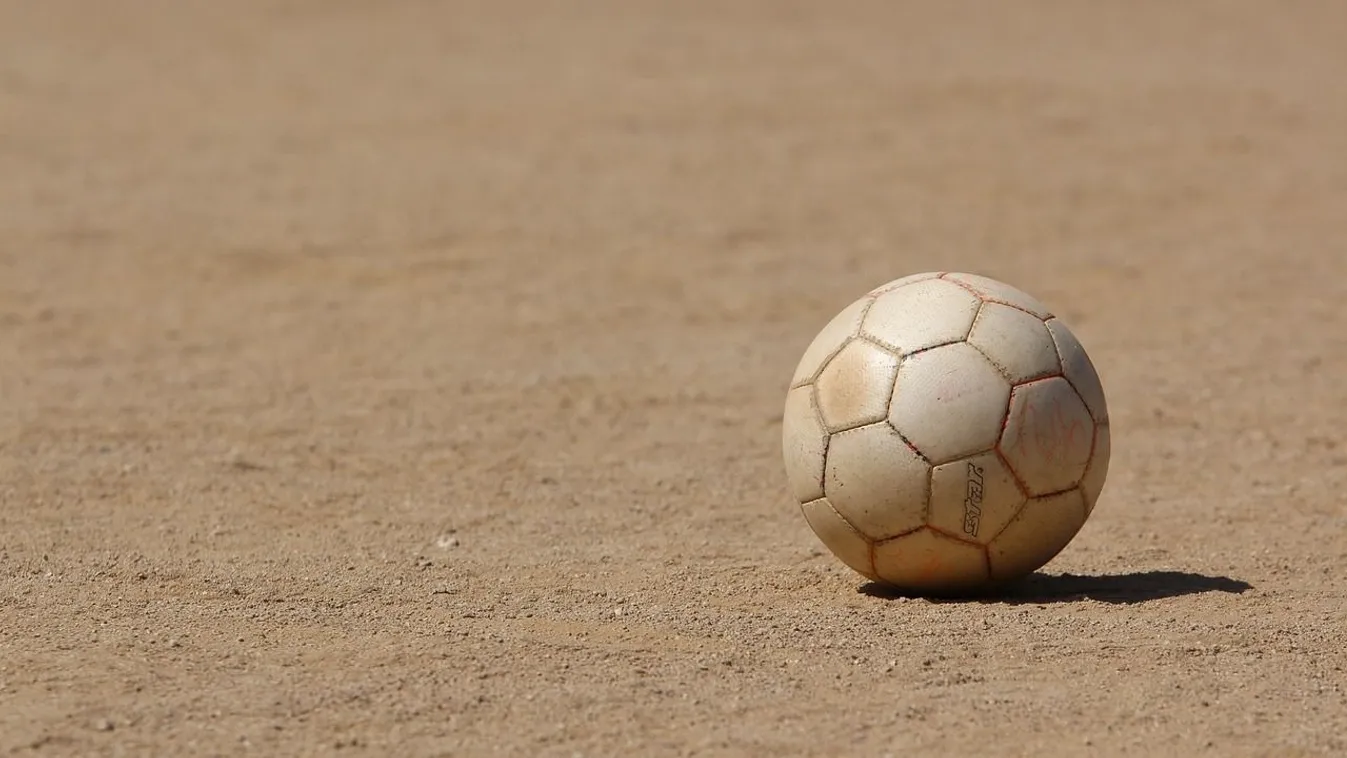 Morcos nyugdíjasok miatt bontják le a sport pályákat