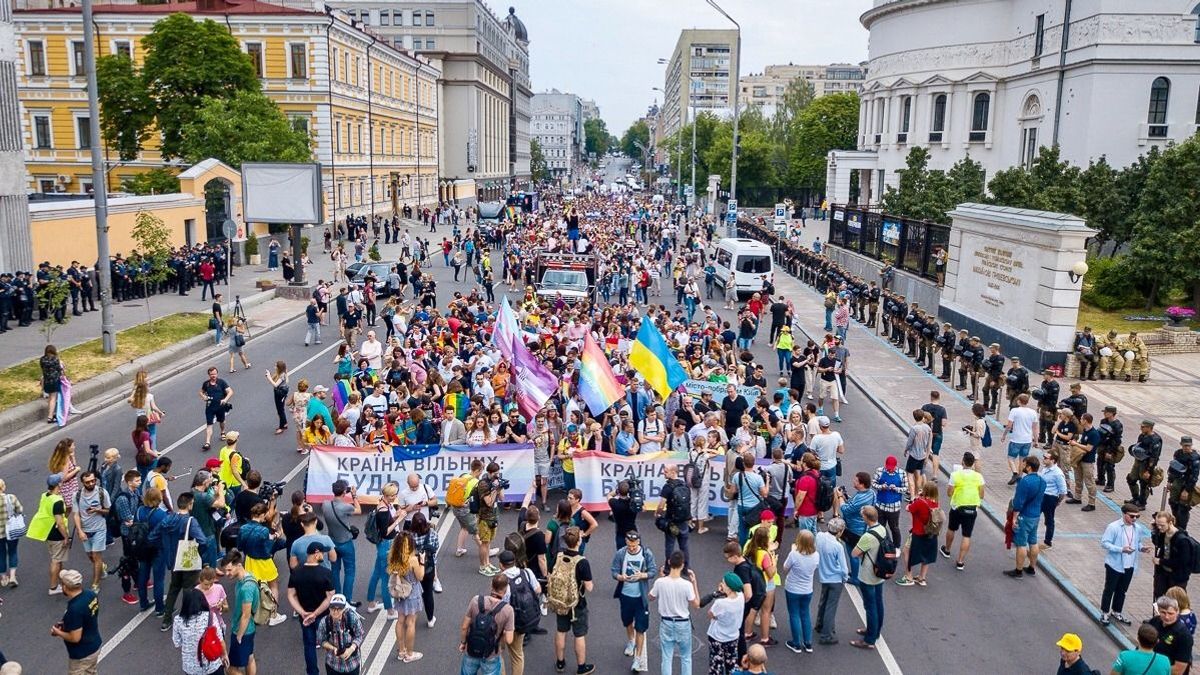 Ukrajnában legalizálhatják a melegházasságot, "mert a nyugati szövetségesek ezt követelik"