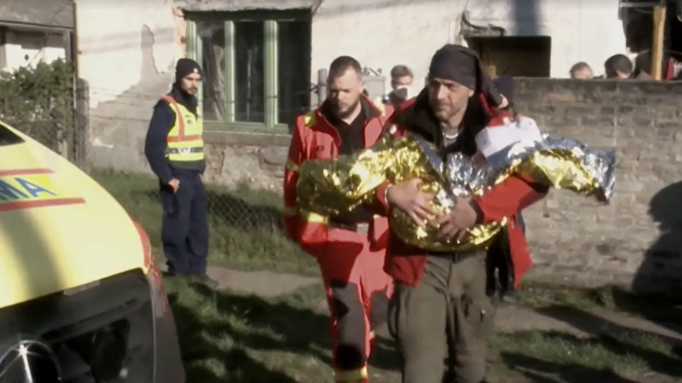 Szülei zokogva ölelték át a 26 óra után megtalált 6 éves autista Gergőt - videó