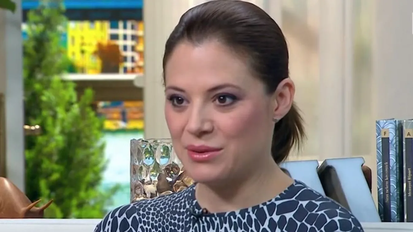 Vigyázat! Csalók élnek vissza Szinetár Dóra nevével