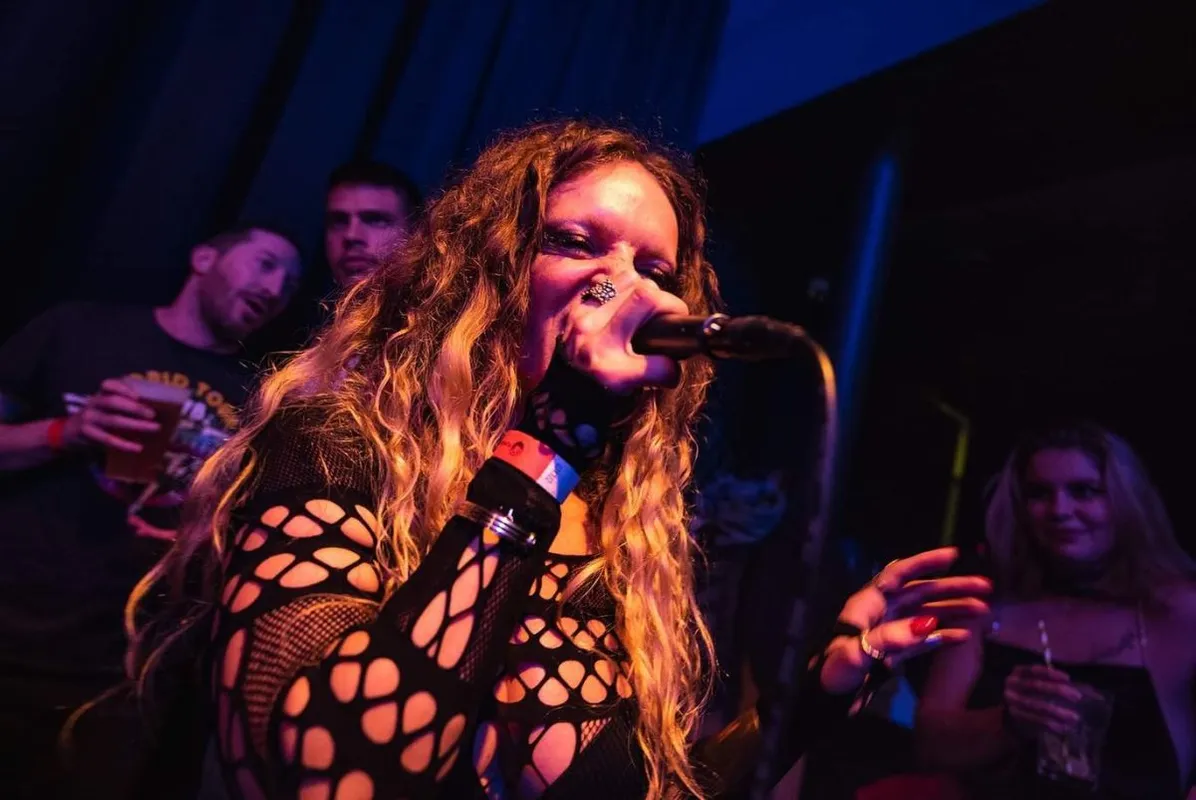 Péterfy Kinga énekesnő