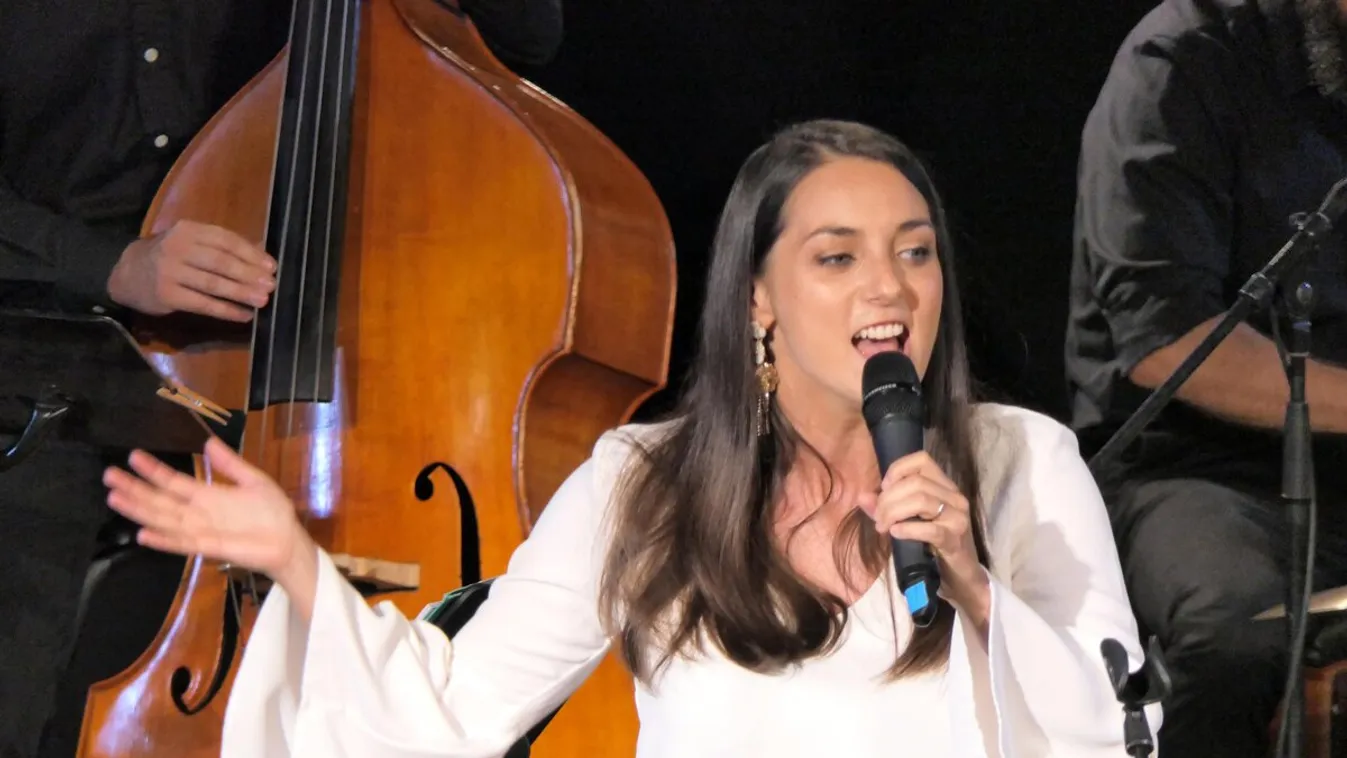 Alkoholizmusban meghalt a magyar énekesnő édesanyja