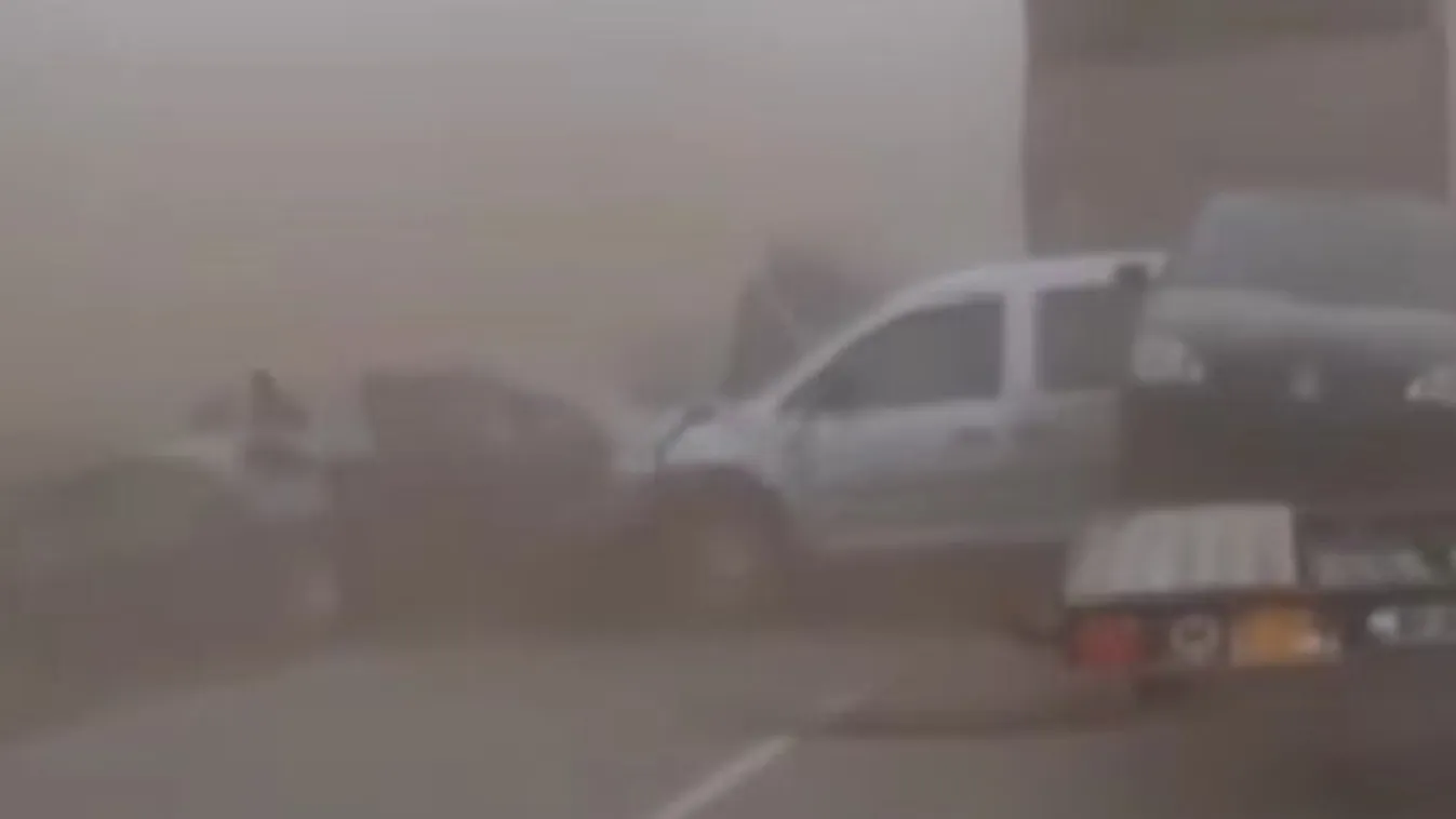 Ismét lecsapott a porvihar: 13 autó rohant egymásba