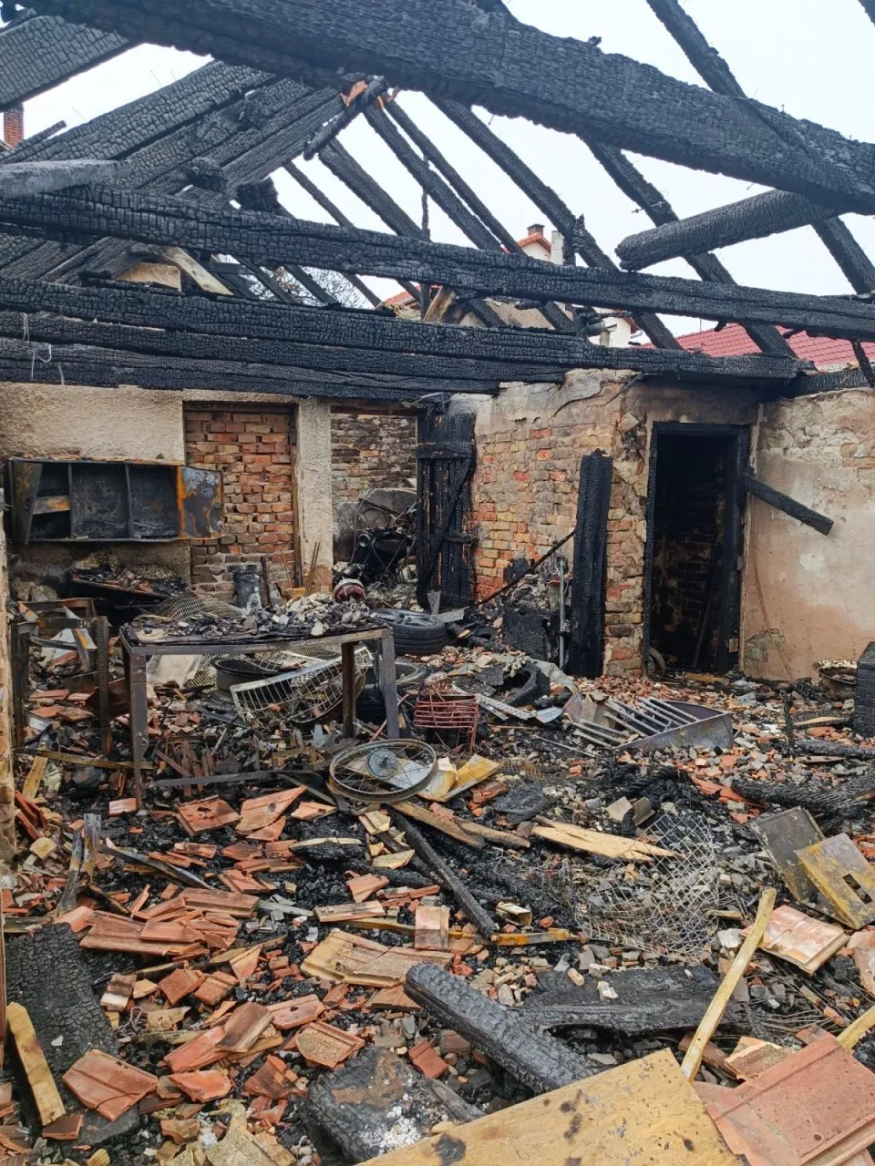 Leégett Németh Gábor és terhes felesége, Eliz háza