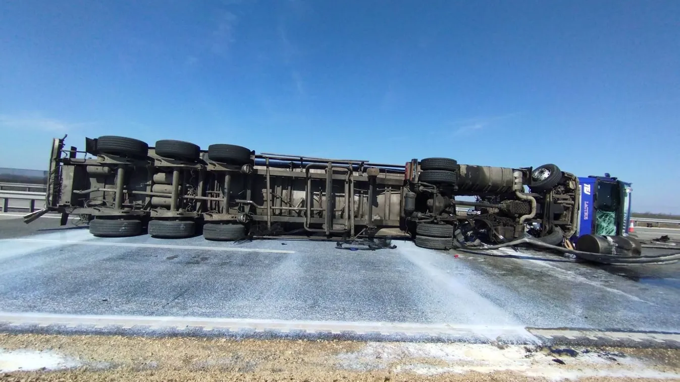 Sokkoló helyszíni fotók az abonyi balesetről