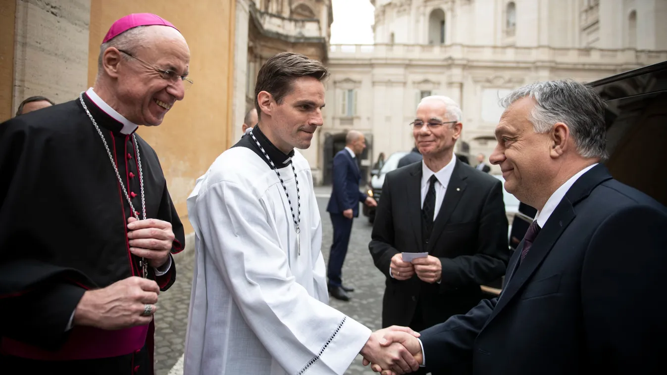 Orbán Viktor a Vatikánba utazott
