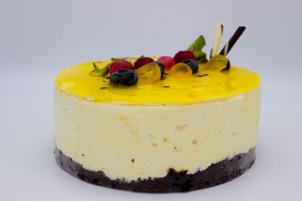 Delicious,And,Delicious,Lemon,Cheesecake,On,A,White,Background