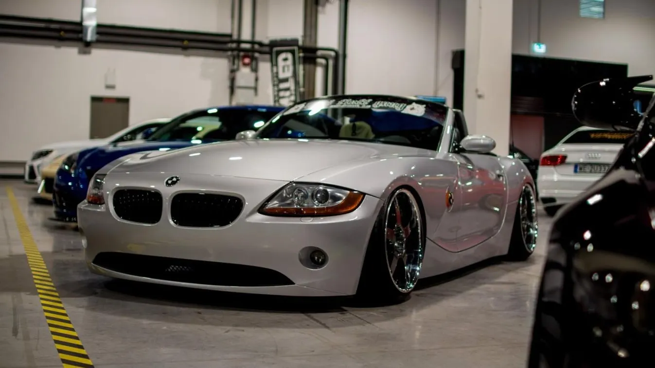 Minden, ami száguld földön, vízen, levegőben (x)