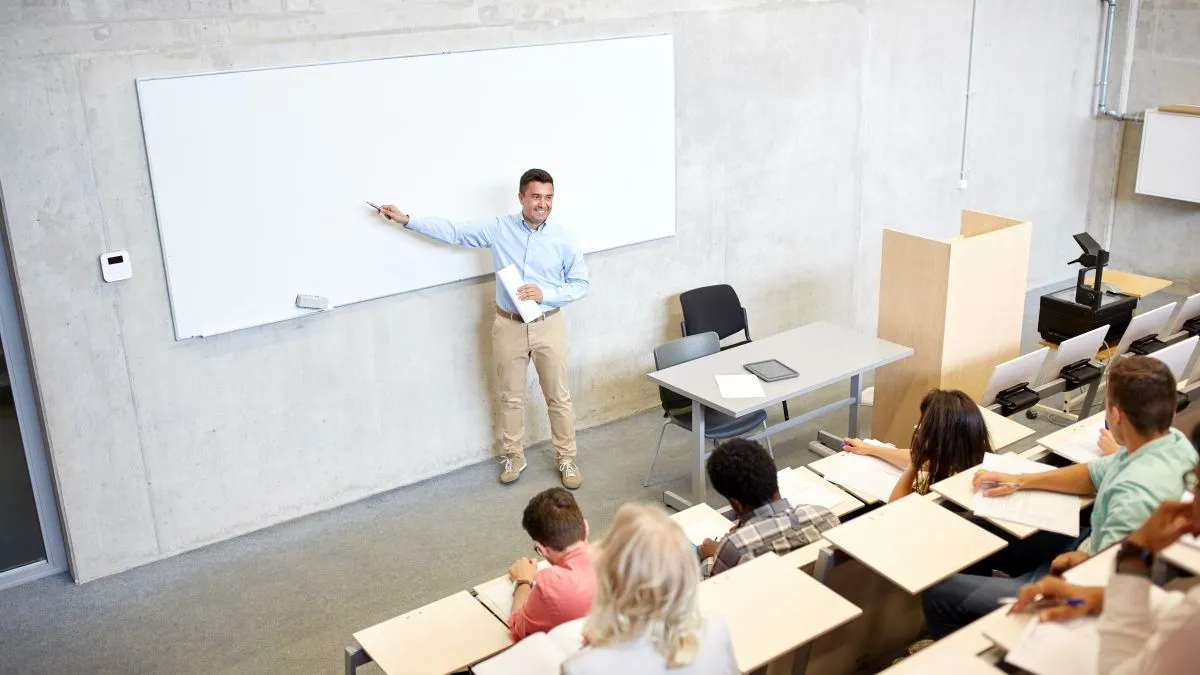 egyetem,diák,tanár,óra, előadás,felsőoktatás