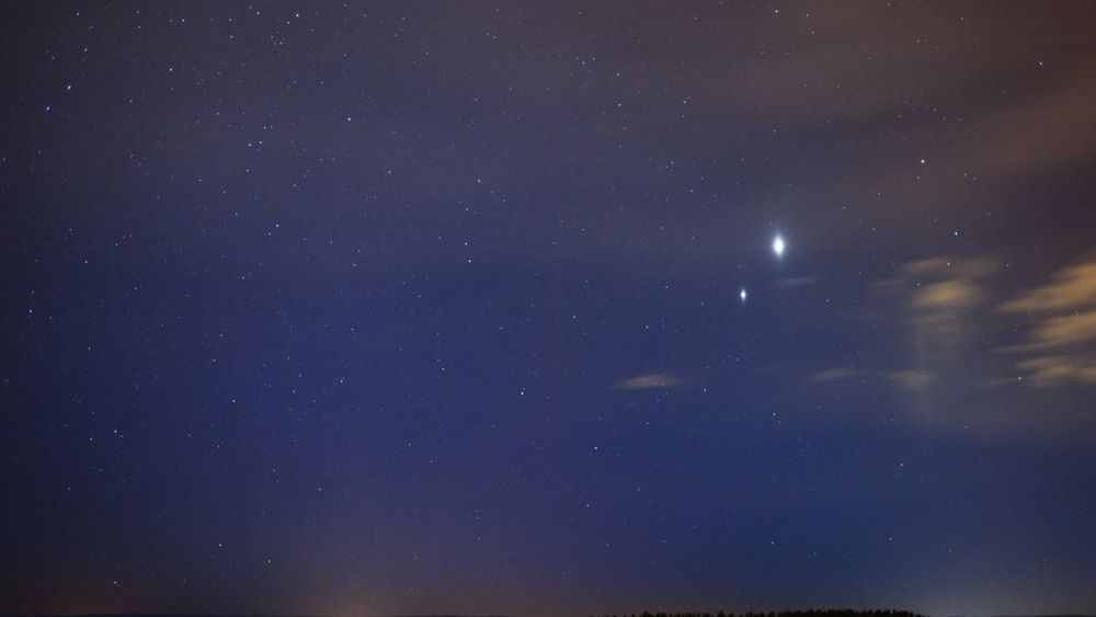 Conjuction,Of,Planets,Jupiter,And,Venus,On,Night,Sky,Above