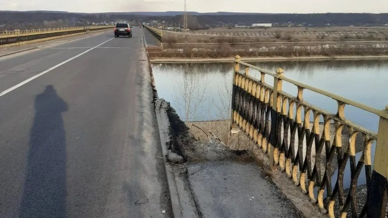 Életveszélyesen beomlott egy híd, fotón a szerencsétlenség
