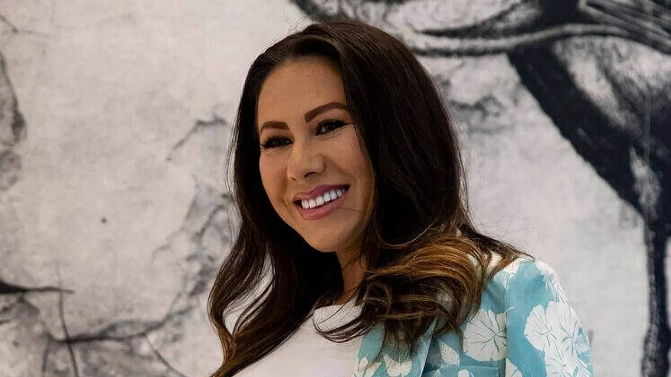 Bugyiban és melltartóban fotózták Megyeri Csillát