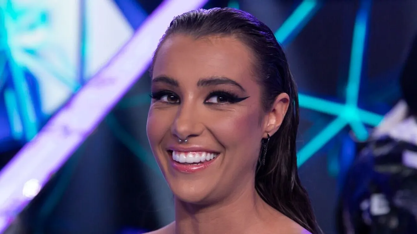 Tóth Andi kockahasat villantva élvezi a szingliséget