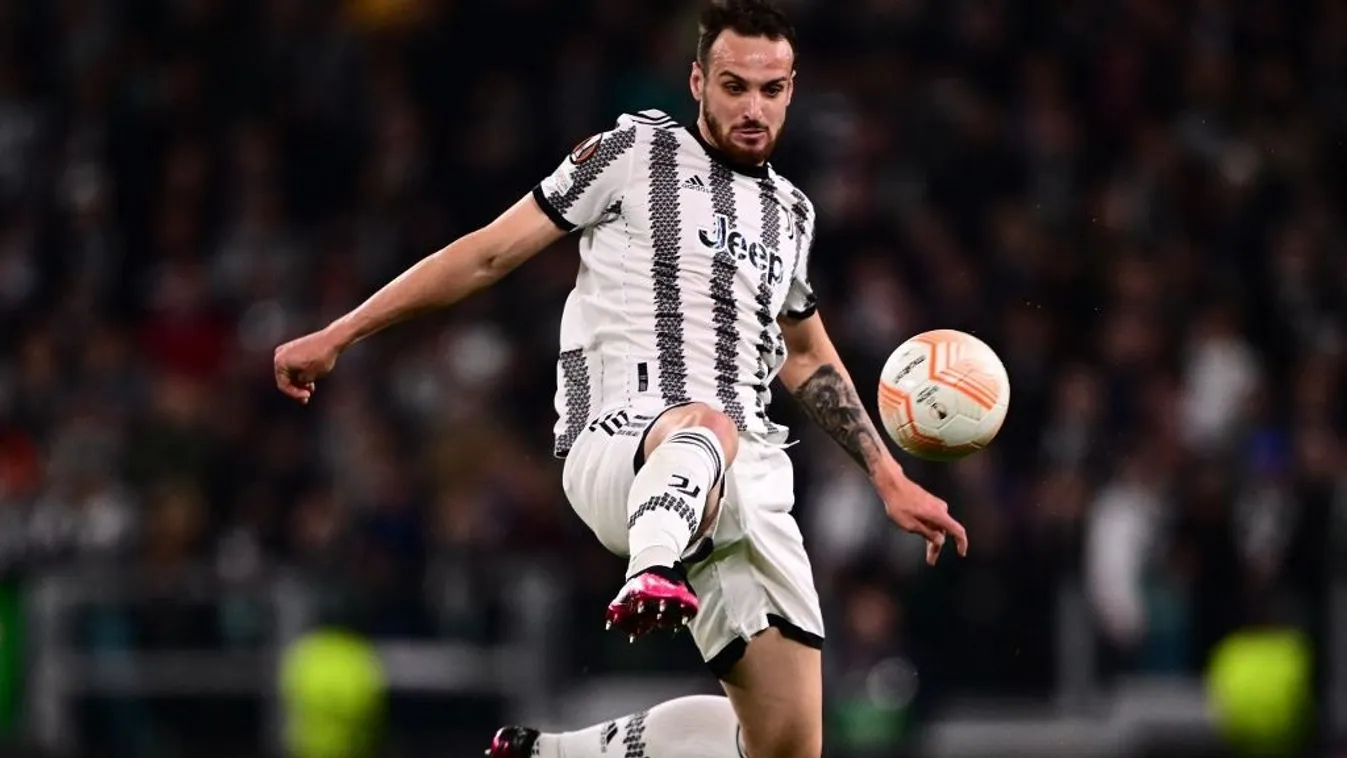 Nemrég kőművesként és piacon melózott a focivilág új sztárja