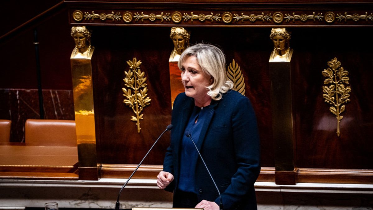 Marine Le Pen elsöprő győzelmet aratna