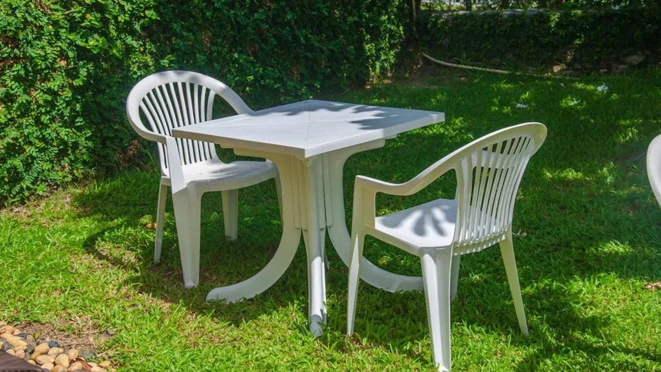 Így tisztítsd meg a műanyag kerti bútort, hogy újra szép legyen