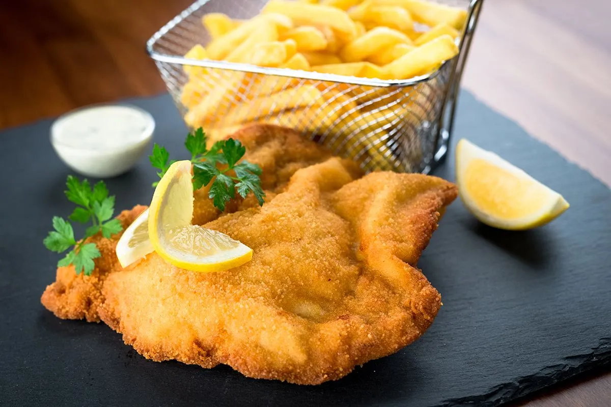 Wiener,Schnitzel,With,Fried,Potatoes