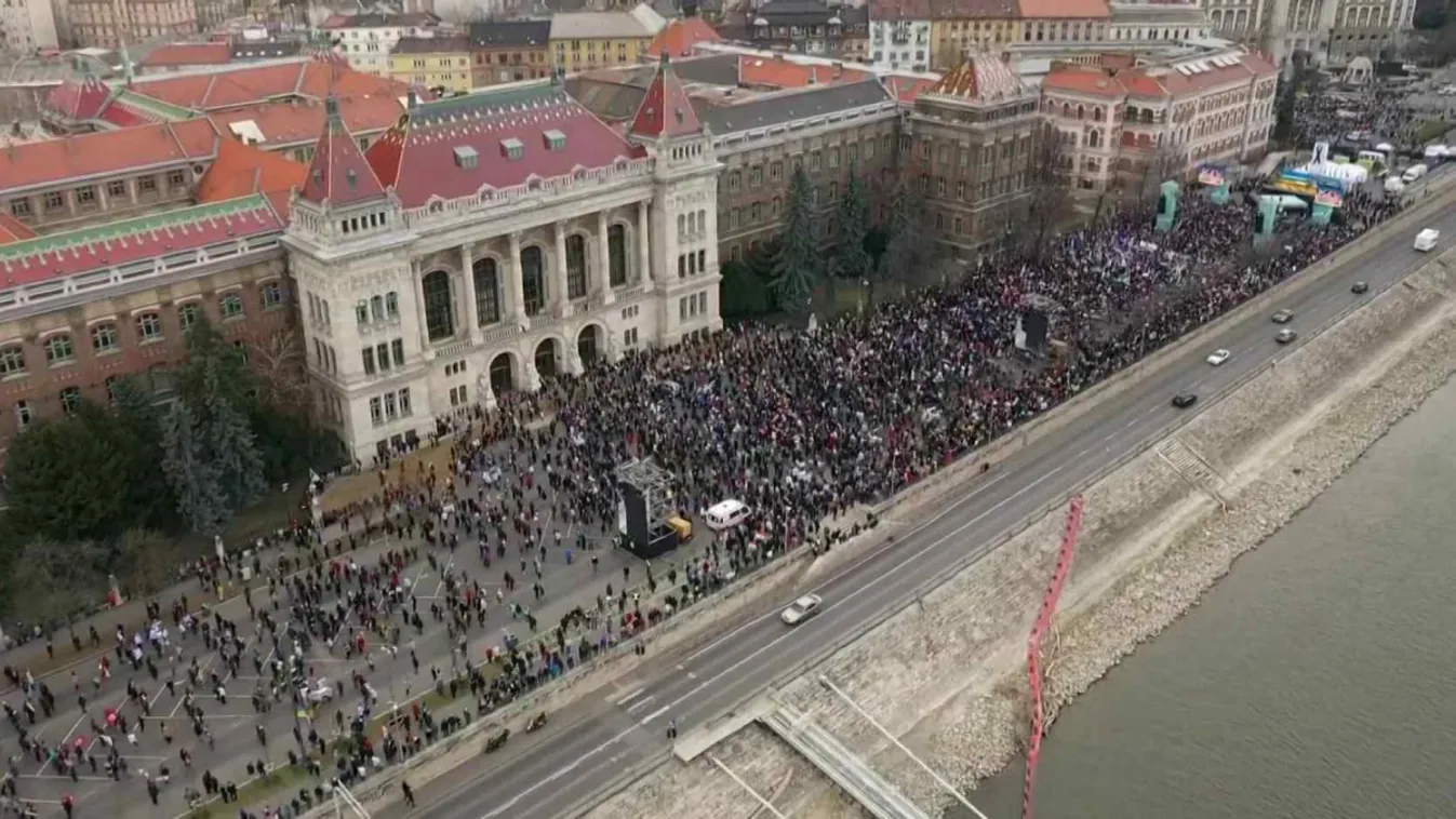 100 millió körül költött csak buszoztatásra a baloldal