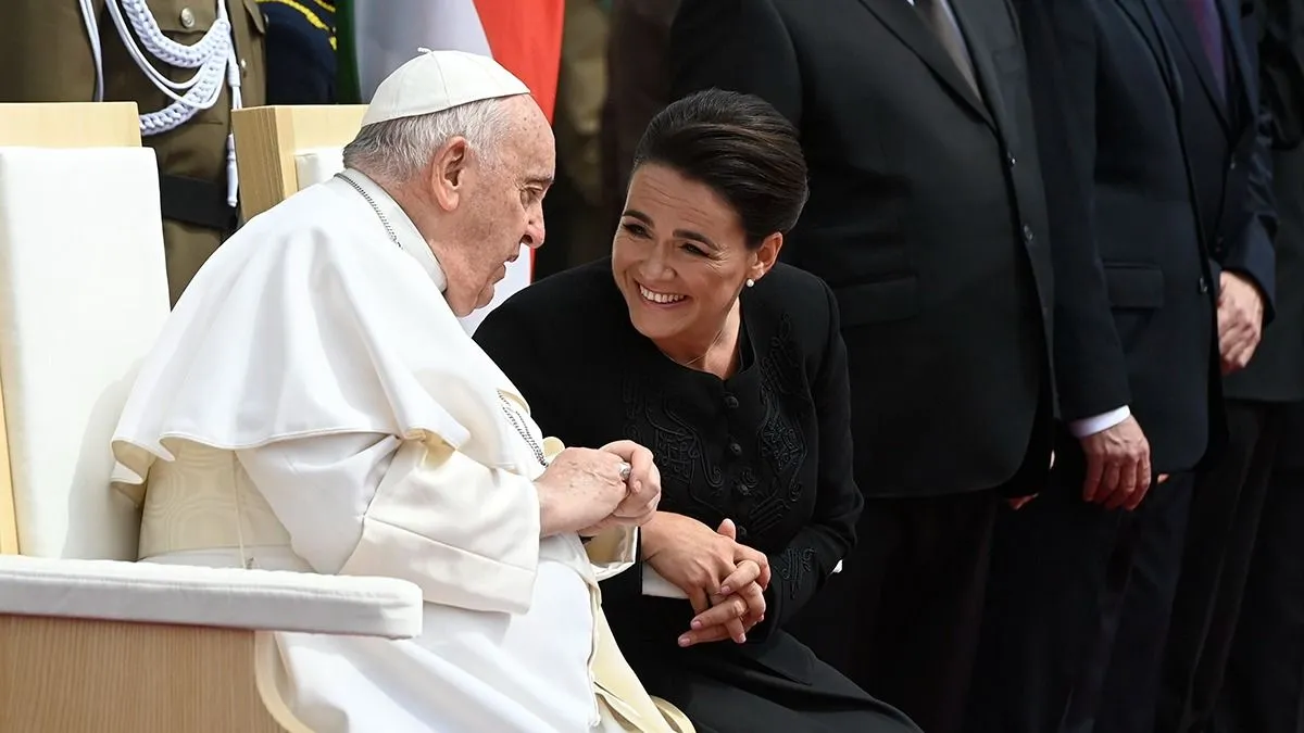 NOVÁK Katalin; FERENC pápa