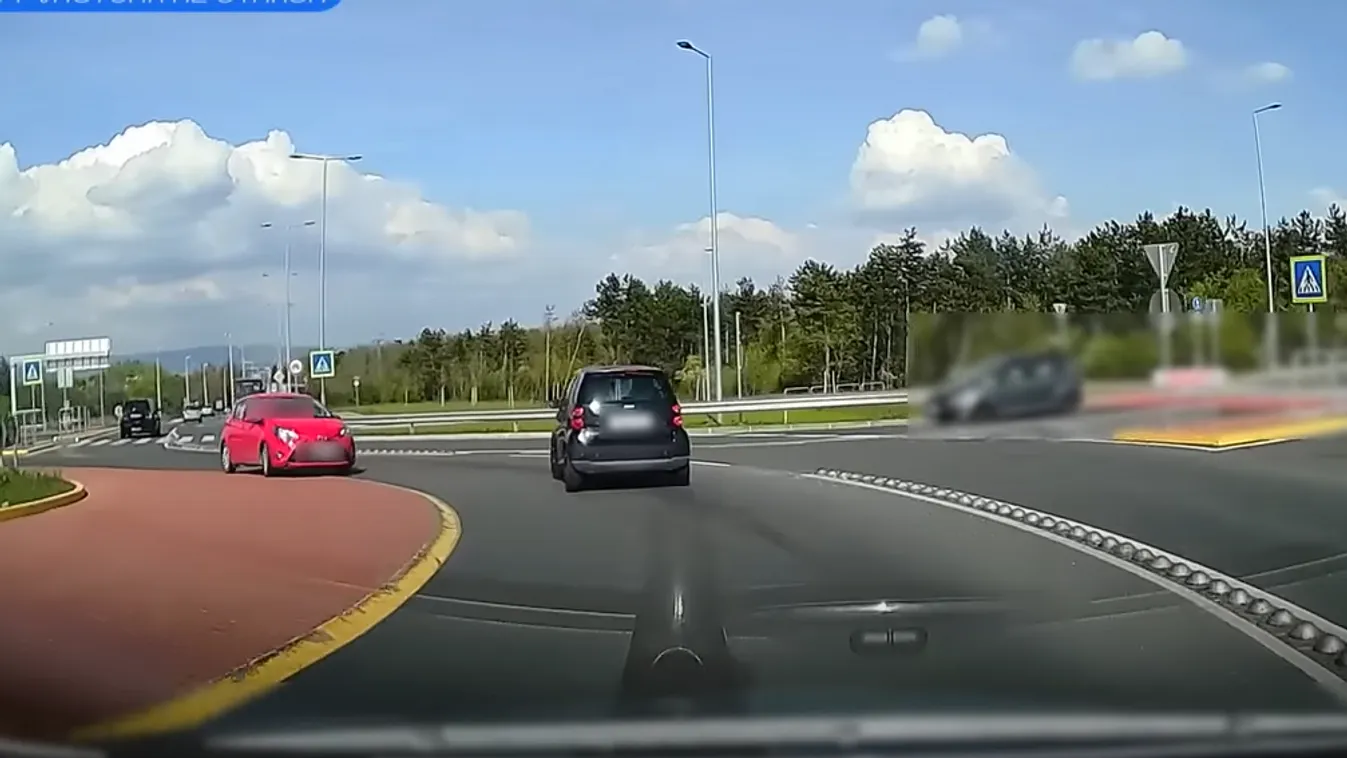 Idős pár hajtott be szemben a veszprémi körforgalomba